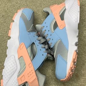 Nike Huaraches (brand new)